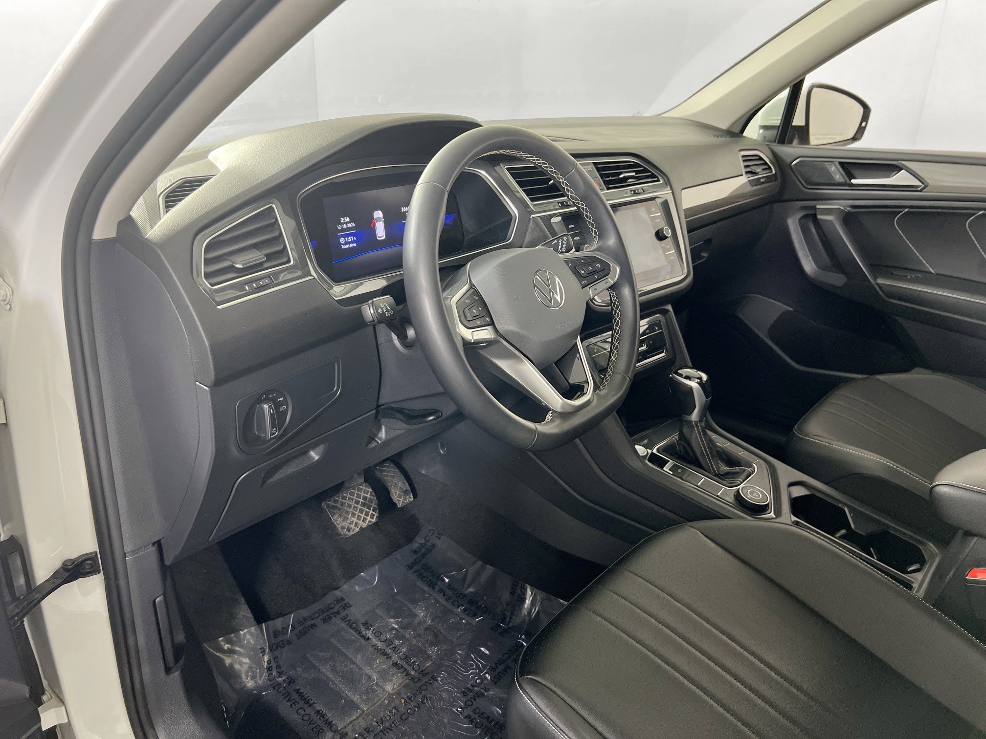 Used 2022 Volkswagen Tiguan SE image 9