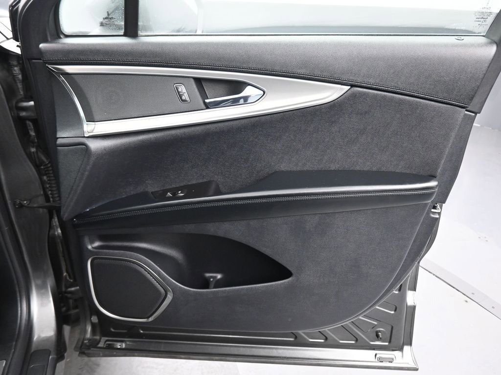 Used 2019 Lincoln Nautilus Select image 42