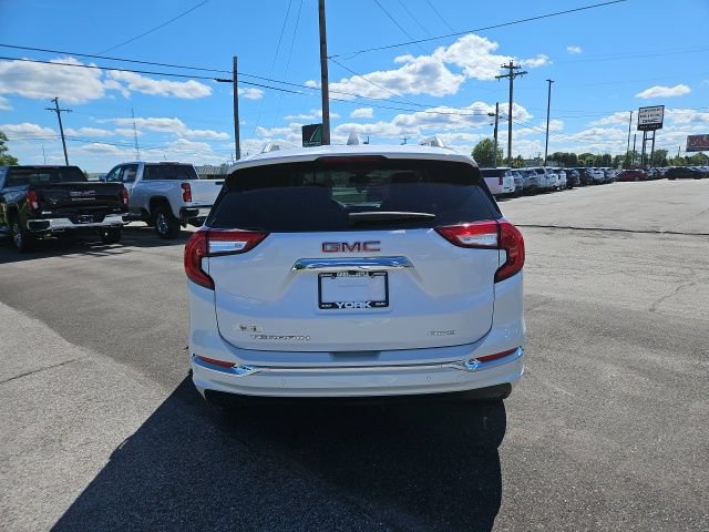 Used 2024 GMC Terrain Denali w/ Denali Premium Package AWD/4WD image 7
