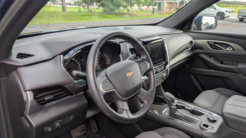 Used 2023 Chevrolet Traverse LT AWD/4WD image 7