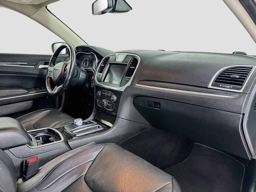 Used 2019 Chrysler 300 Limited RWD image 28