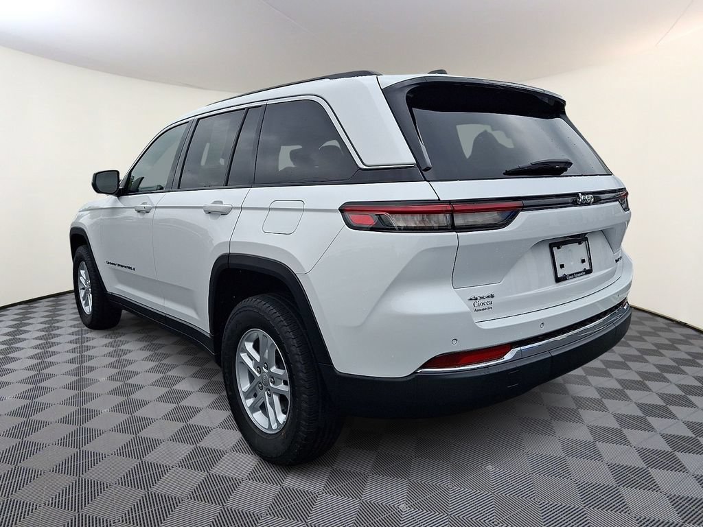 Used 2023 Jeep Grand Cherokee Laredo w/ Luxury Tech Group I AWD/4WD image 7