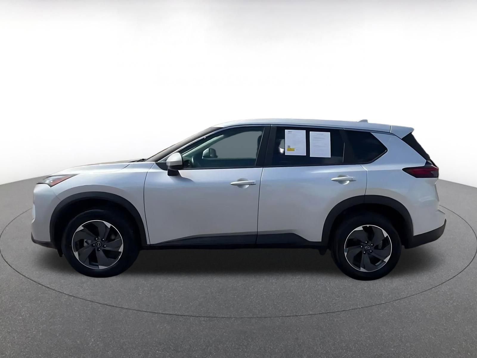 Used 2025 Nissan Rogue SV FWD image 9