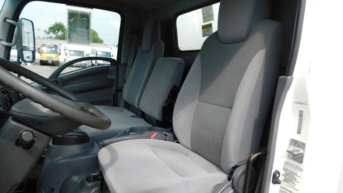 Used 2020 Isuzu NPR image 9