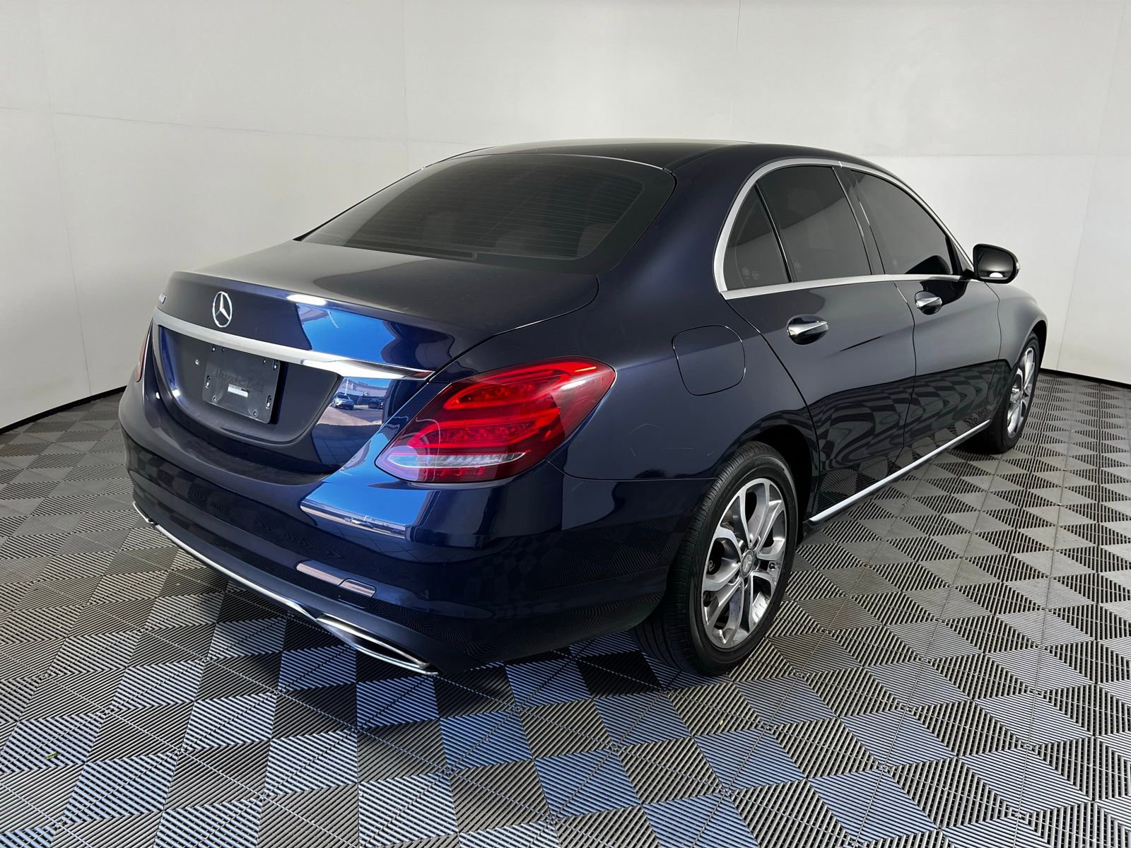 Used 2015 Mercedes-Benz C 300 Sedan image 5