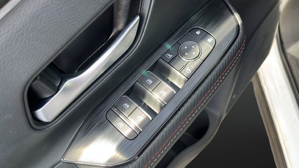 New 2026 Nissan Kicks SR AWD/4WD image 76