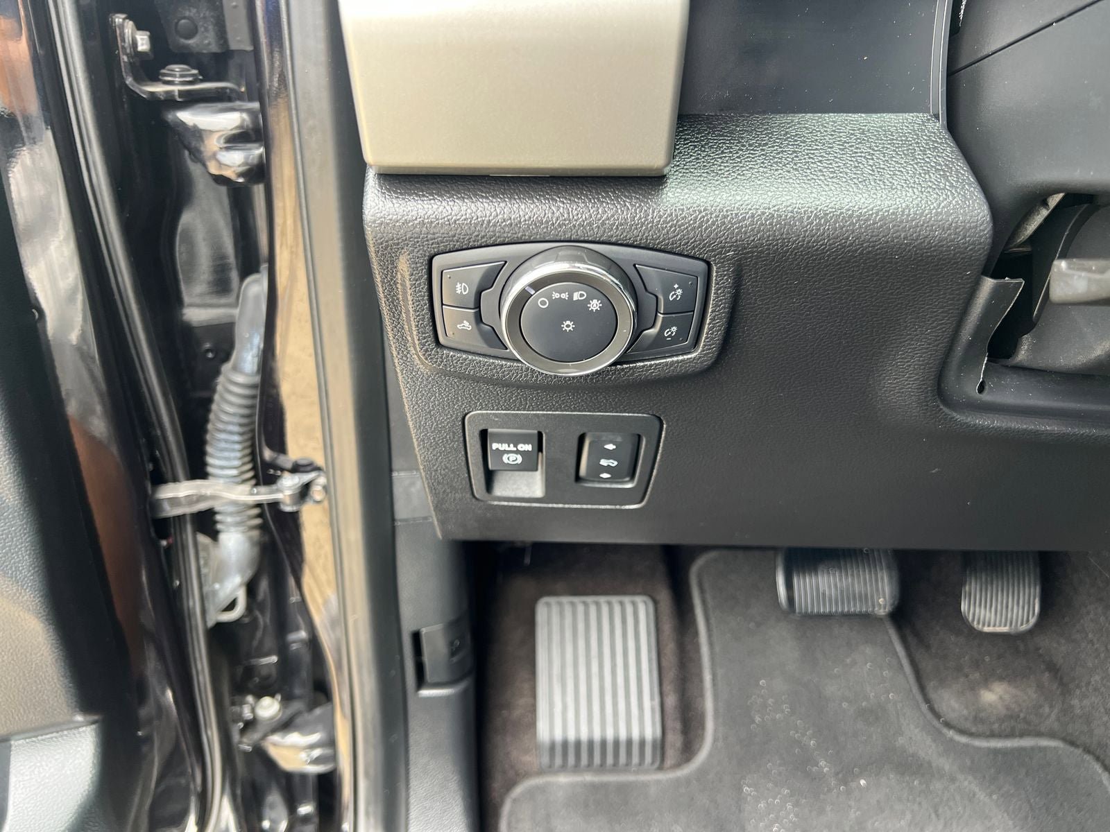 Used 2020 Ford F150 Lariat RWD image 19