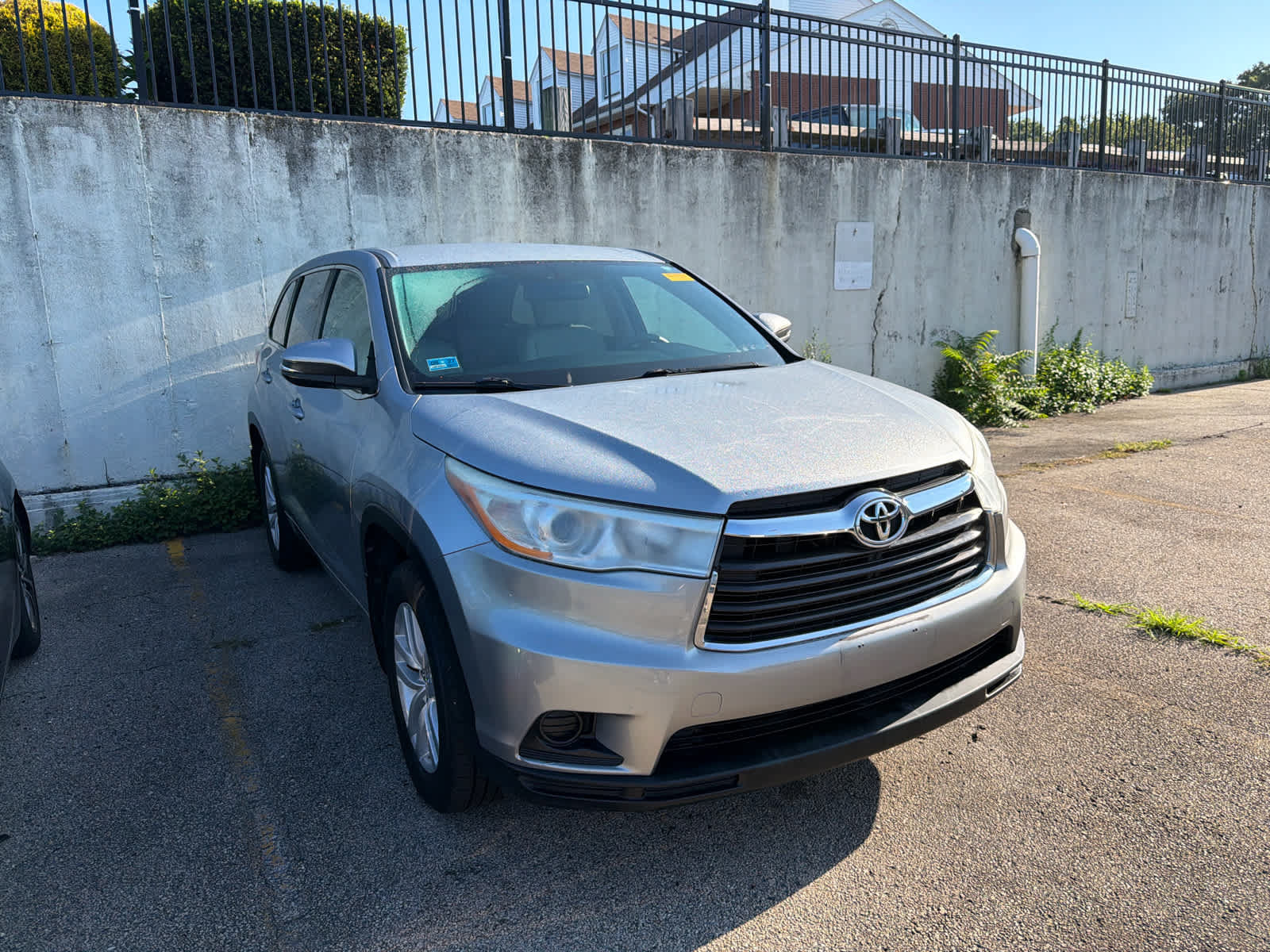 Used 2014 Toyota Highlander LE AWD/4WD image 3