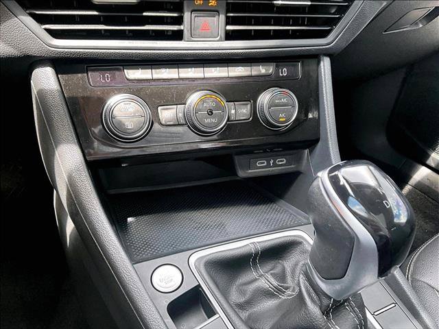 Used 2024 Volkswagen Jetta SE w/ Panoramic Sunroof Package FWD image 23