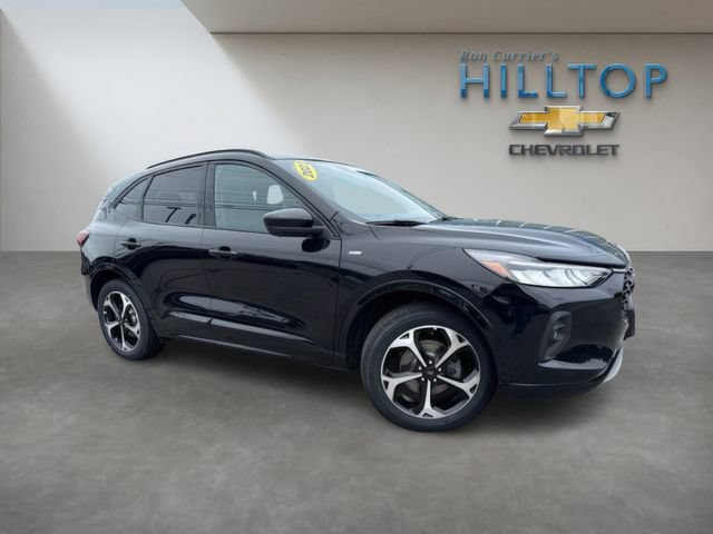 Used 2023 Ford Escape ST-Line Select w/ Tech Pack #2 AWD/4WD image 2
