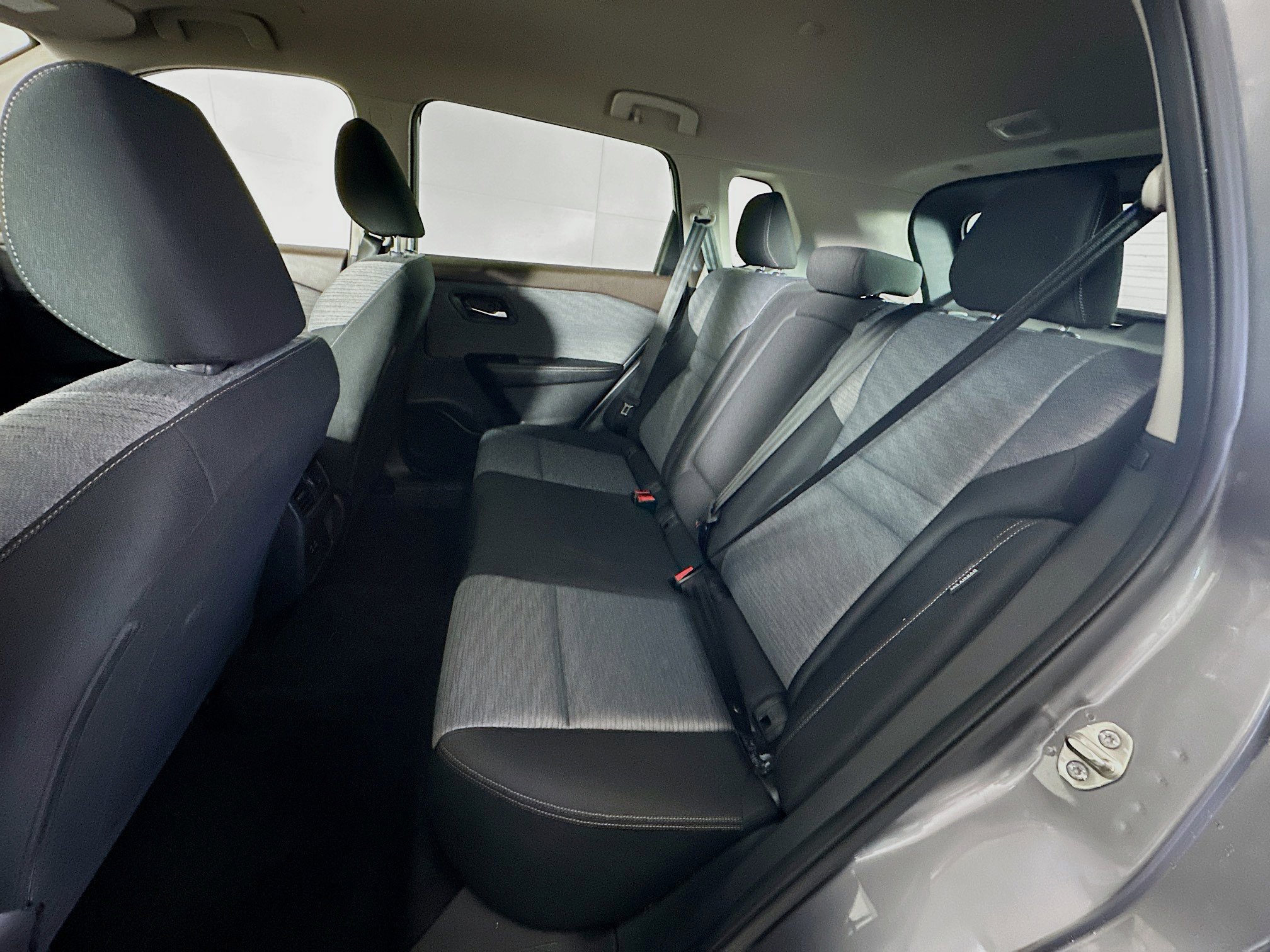 Used 2023 Nissan Rogue SV image 27