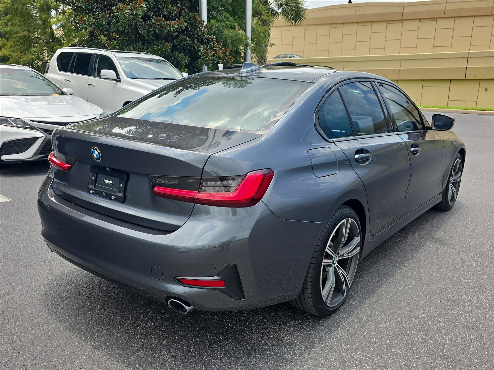 Used 2022 BMW 330i Sedan w/ Driving Assistance Package RWD image 3