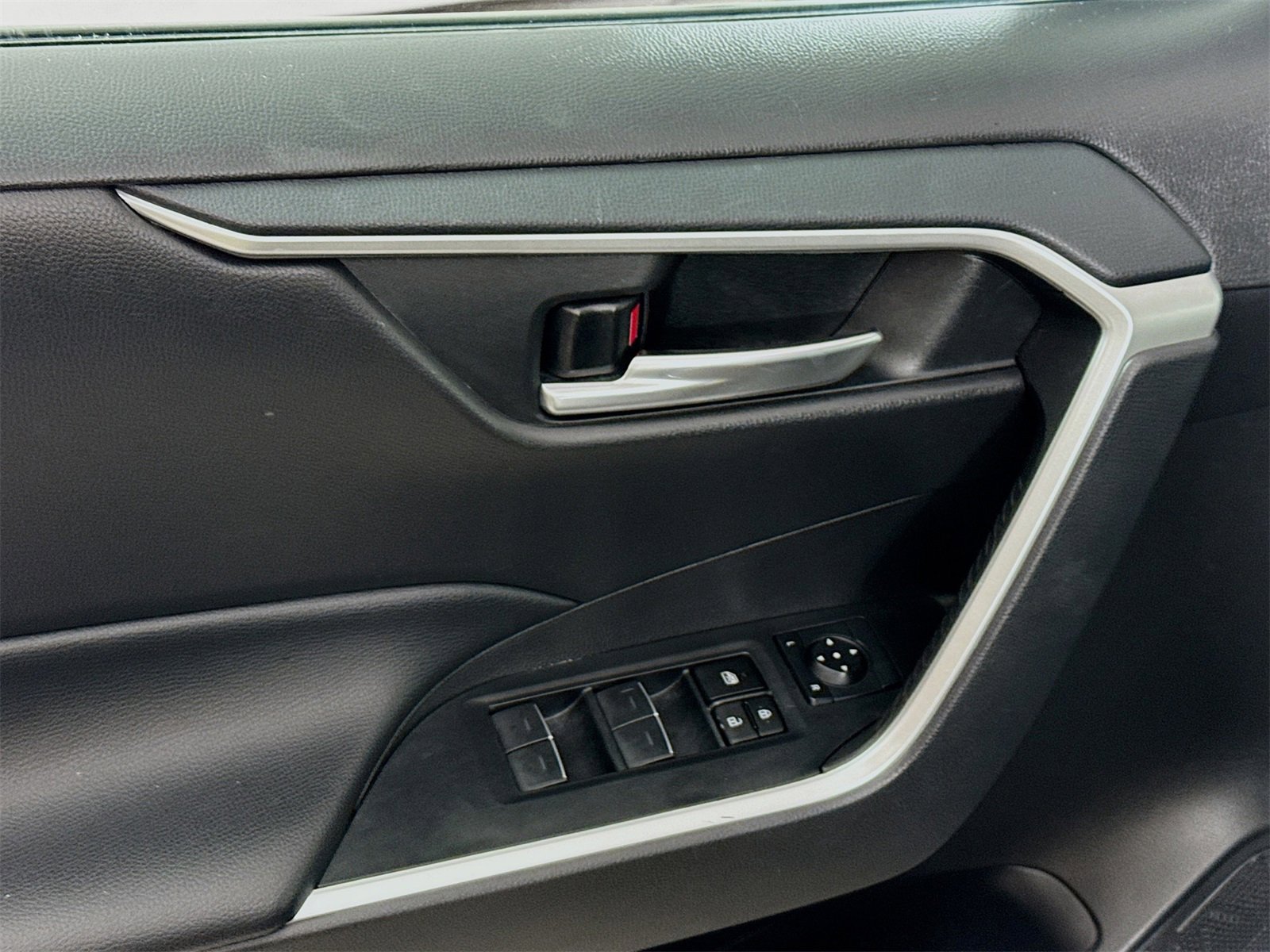 Used 2024 Toyota RAV4 AWD Hybrid image 15