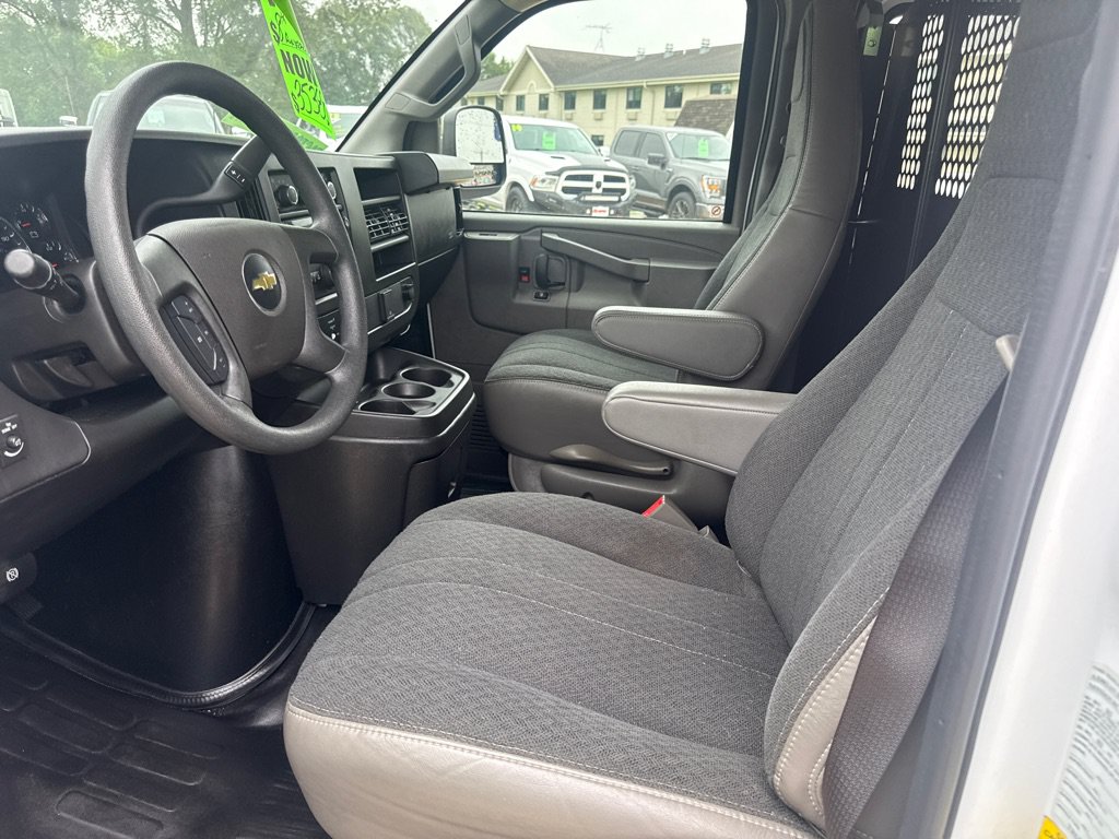 Used 2025 Chevrolet Express 2500 w/ Driver Convenience Package RWD image 16