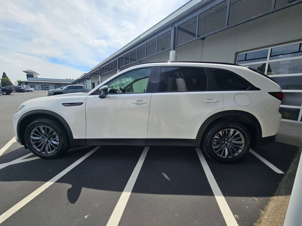 Used 2025 MAZDA CX-70 3.3 Turbo w/ Preferred Package AWD/4WD image 2