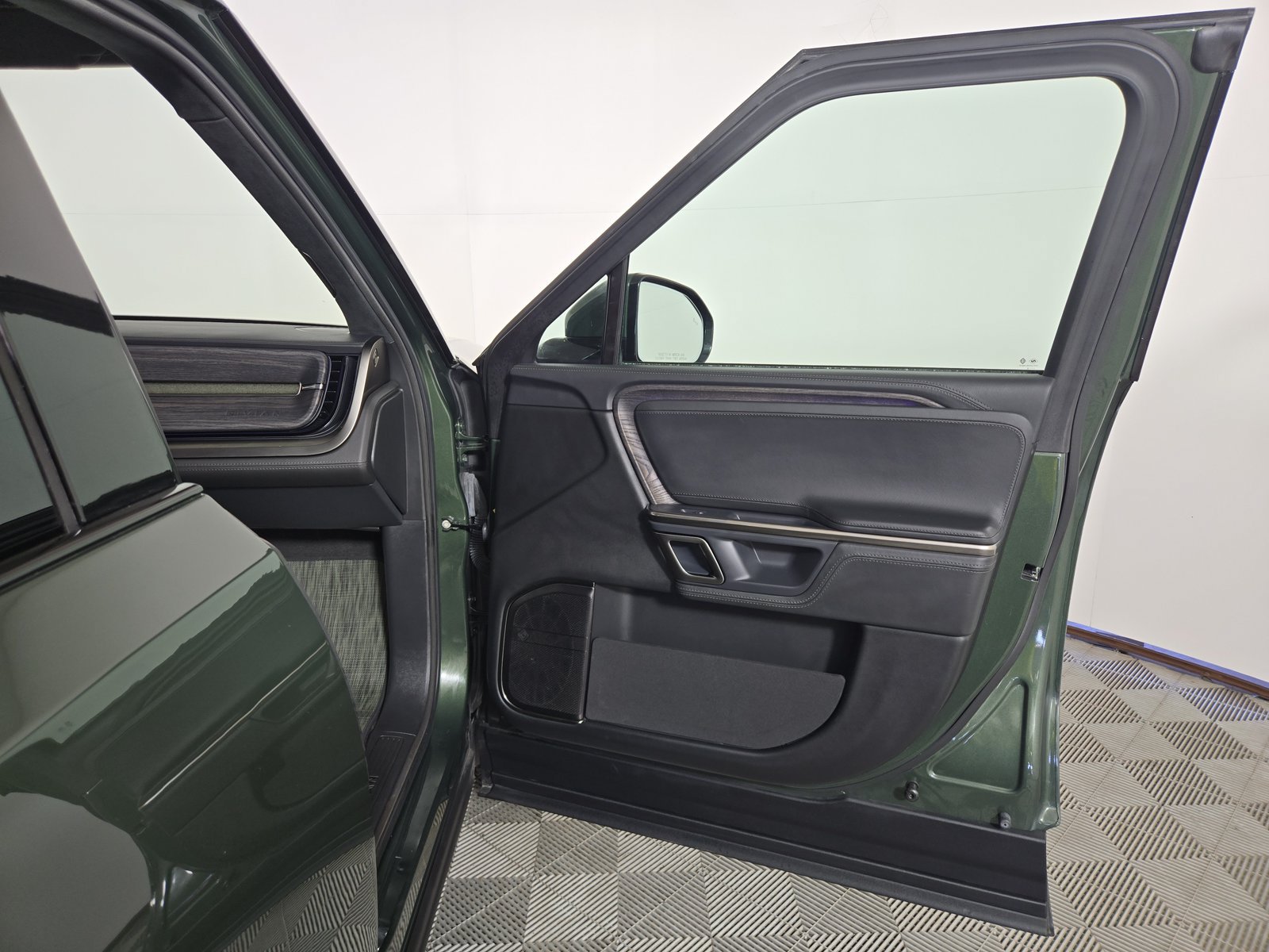 Used 2024 Rivian R1T Adventure Dual AWD/4WD image 18