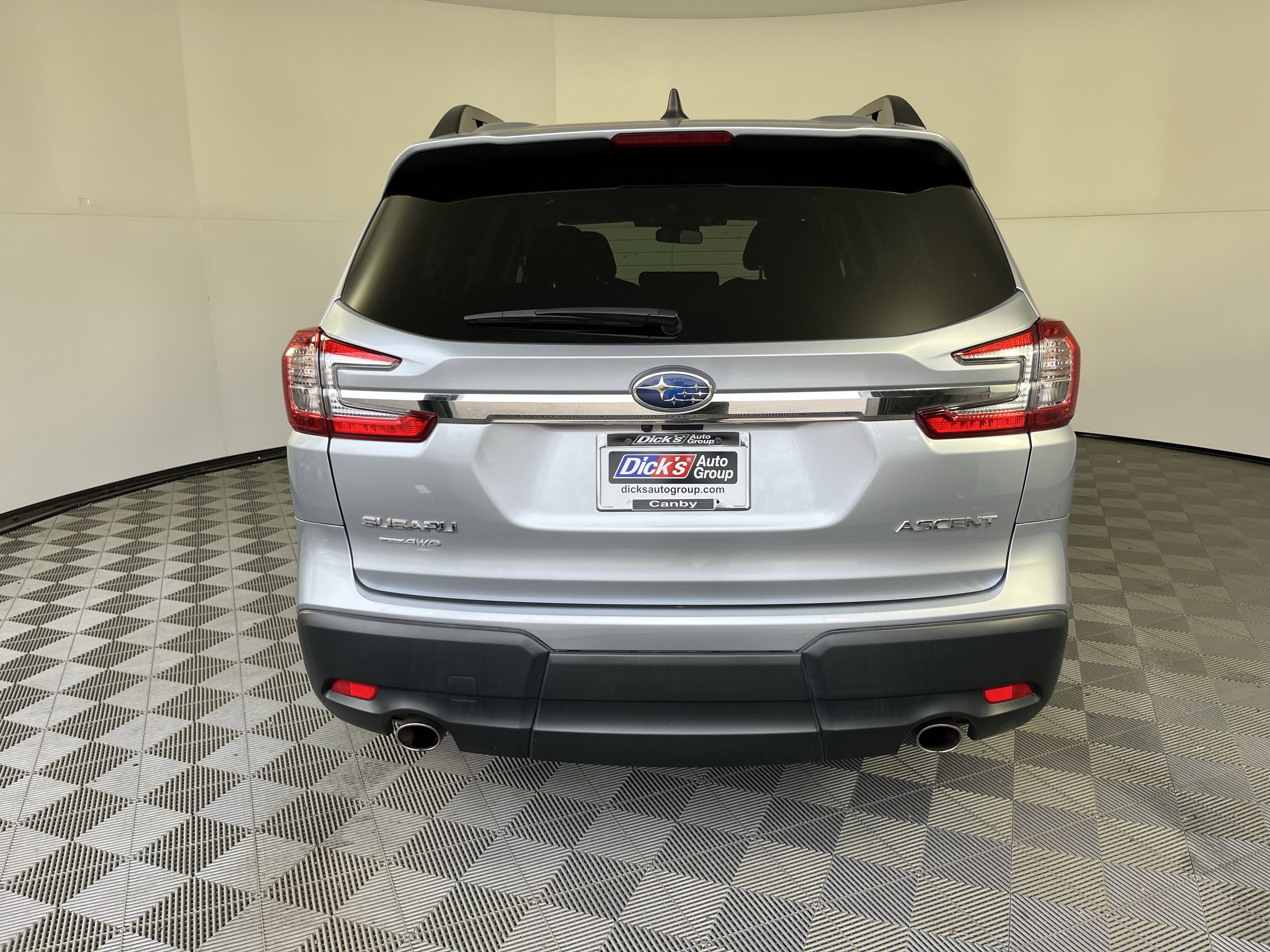 Used 2023 Subaru Ascent Premium image 4