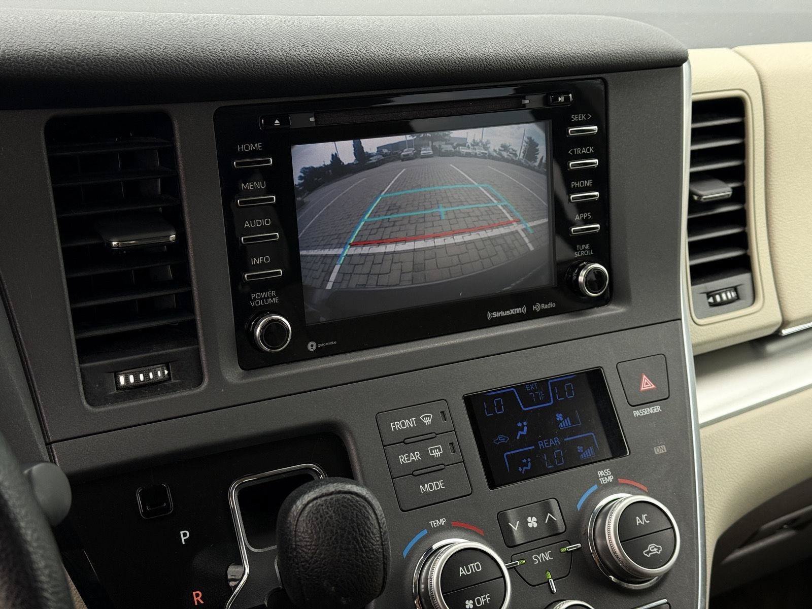 Used 2018 Toyota Sienna LE FWD image 16