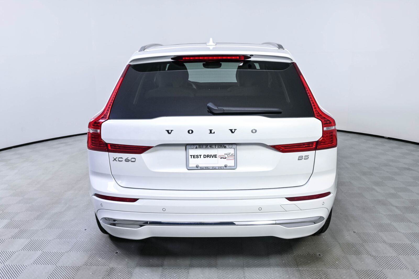 Certified 2023 Volvo XC60 B5 Ultimate FWD image 31