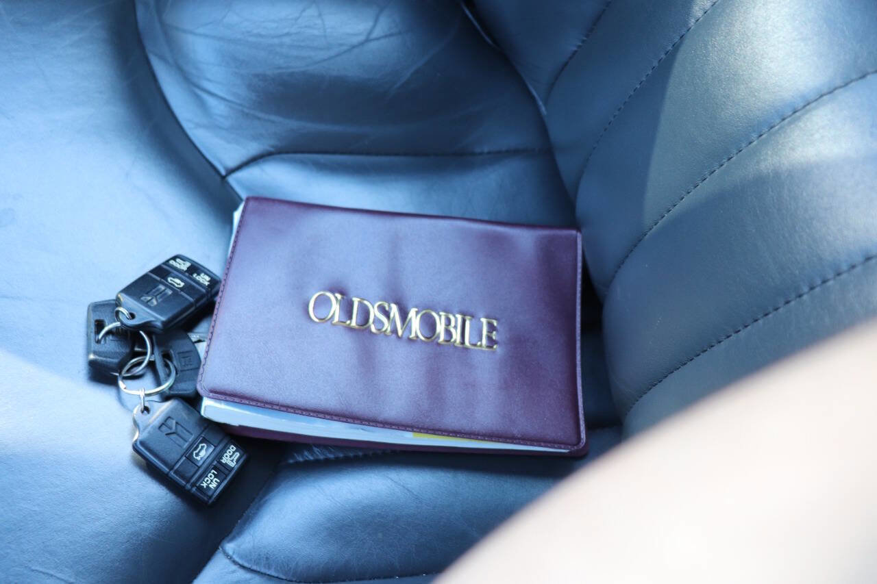 Used 1993 Oldsmobile Cutlass Supreme Convertible image 70