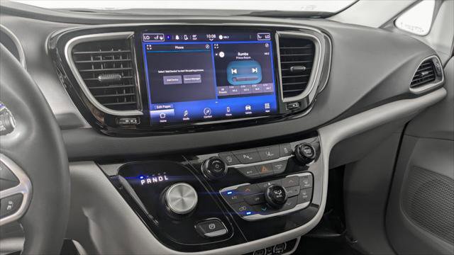 Used 2023 Chrysler Pacifica Touring-L FWD image 28