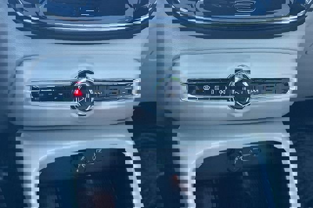 Used 2023 Volvo XC40 B4 Ultimate image 24