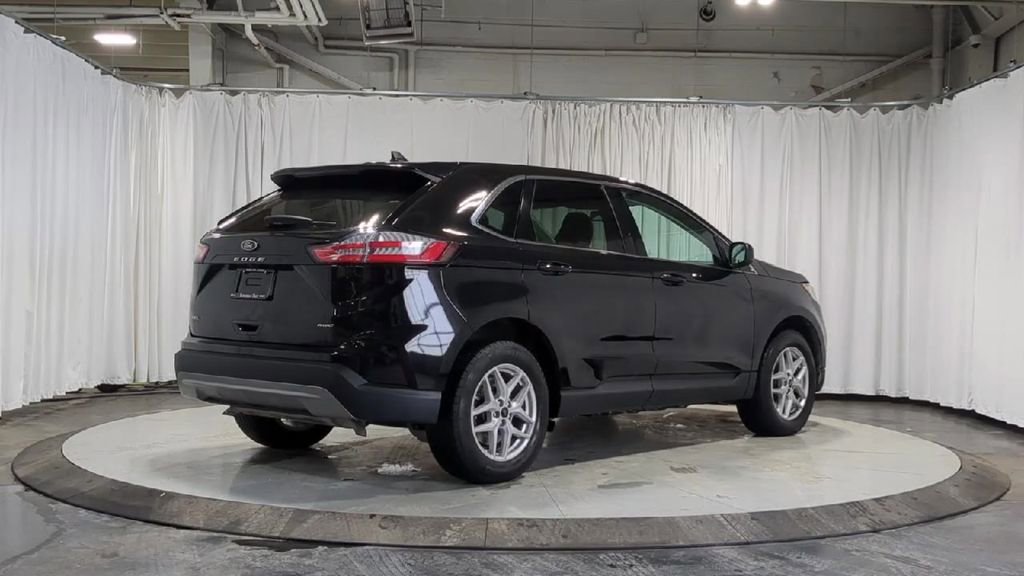 Used 2024 Ford Edge SEL w/ Convenience Package image 10