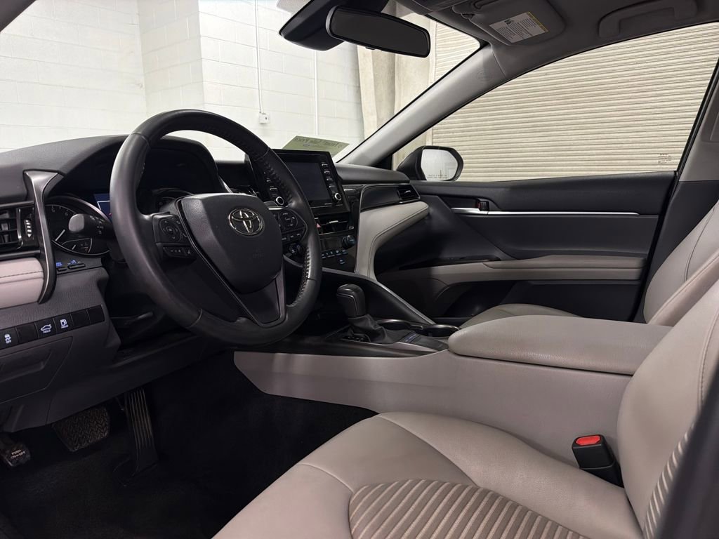 Used 2023 Toyota Camry SE image 6