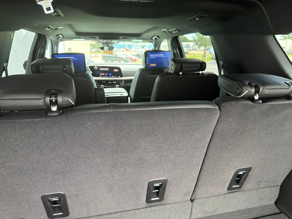 New 2026 Chevrolet Suburban Premier AWD/4WD image 16