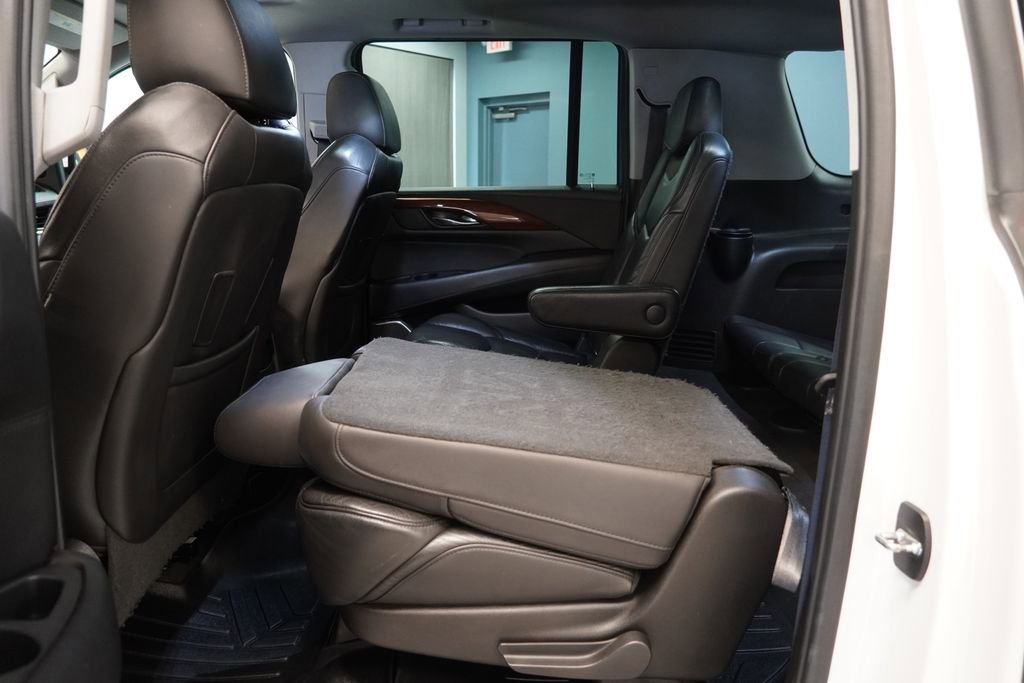 Used 2019 Cadillac Escalade ESV Luxury image 32