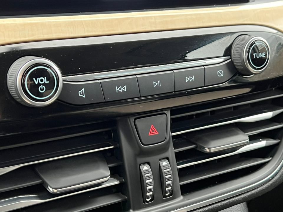 Certified 2022 Ford Escape Titanium w/ Titanium Elite Package image 25