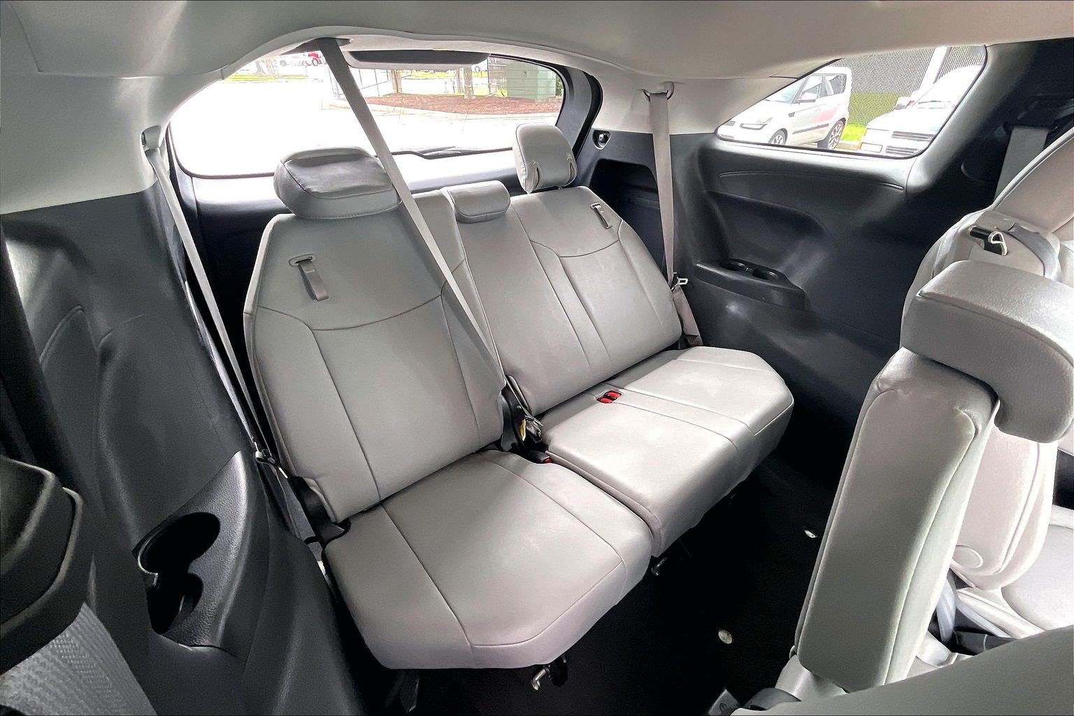 Used 2025 Toyota Sienna XLE FWD image 33