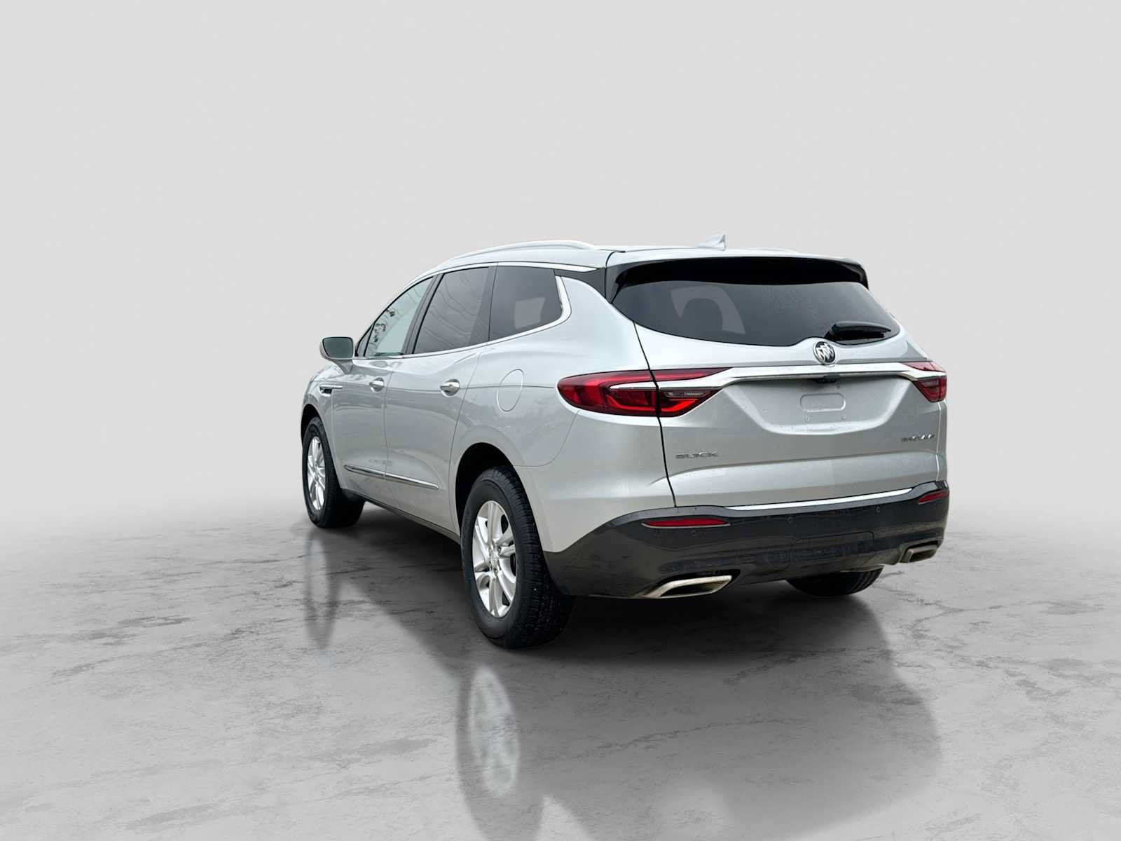 Used 2018 Buick Enclave Essence FWD image 4