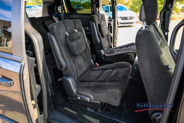 Used 2016 Dodge Grand Caravan SXT w/ UConnect Hands-Free Group FWD image 14