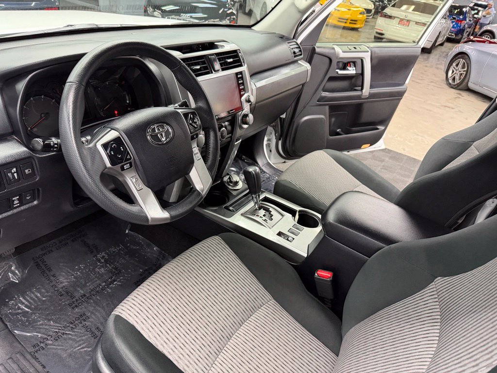 Used 2024 Toyota 4Runner SR5 AWD/4WD image 32