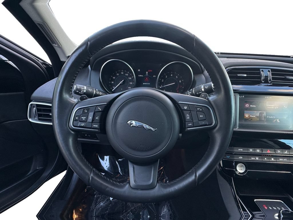 Used 2018 Jaguar XE Premium AWD/4WD image 12