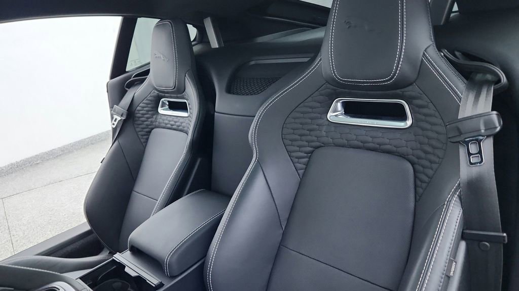 Used 2023 Jaguar F-TYPE Coupe image 21