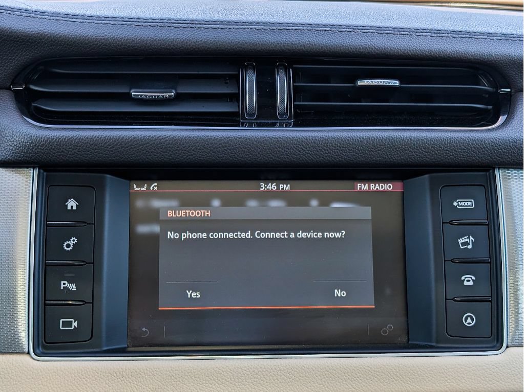Used 2017 Jaguar XF Premium AWD/4WD image 27