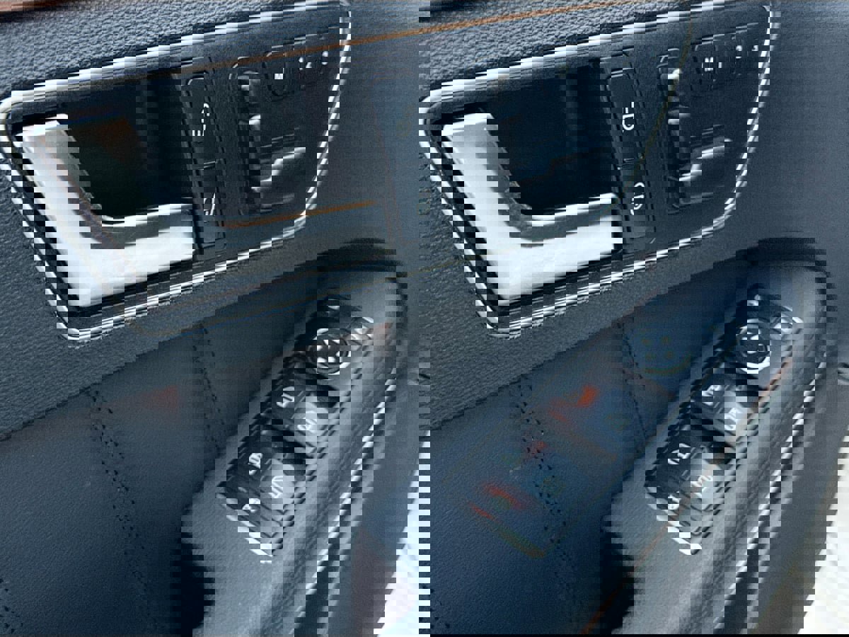 Used 2013 Mercedes-Benz E 350 4MATIC Wagon image 18