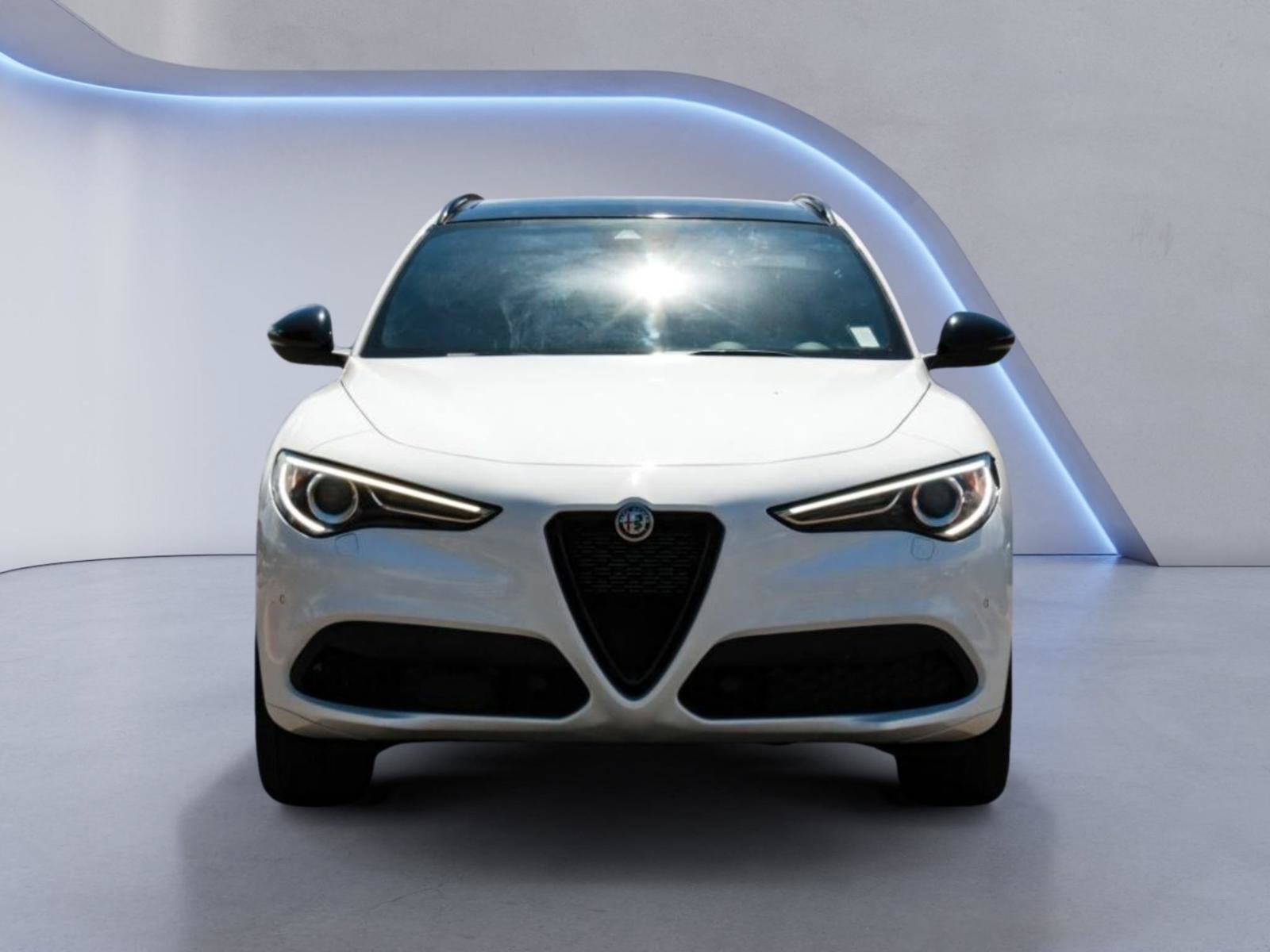 Used 2023 Alfa Romeo Stelvio Veloce AWD/4WD image 2