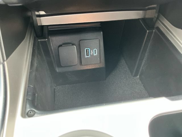 Used 2021 Ford Explorer XLT w/ Equipment Group 202A AWD/4WD image 24