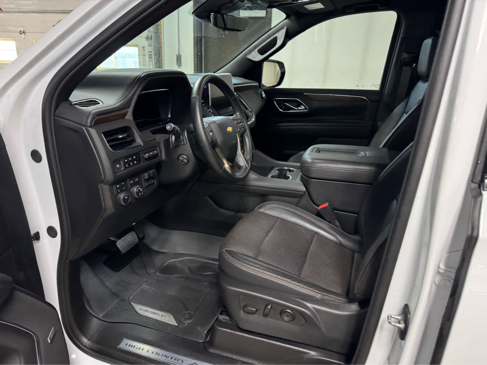 Certified 2024 Chevrolet Tahoe High Country w/ Premium Package image 16