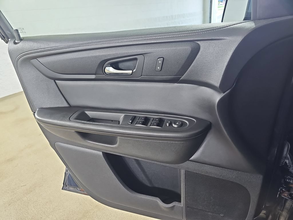 Used 2015 Chevrolet Traverse LT w/ Style and Technology Package FWD image 33
