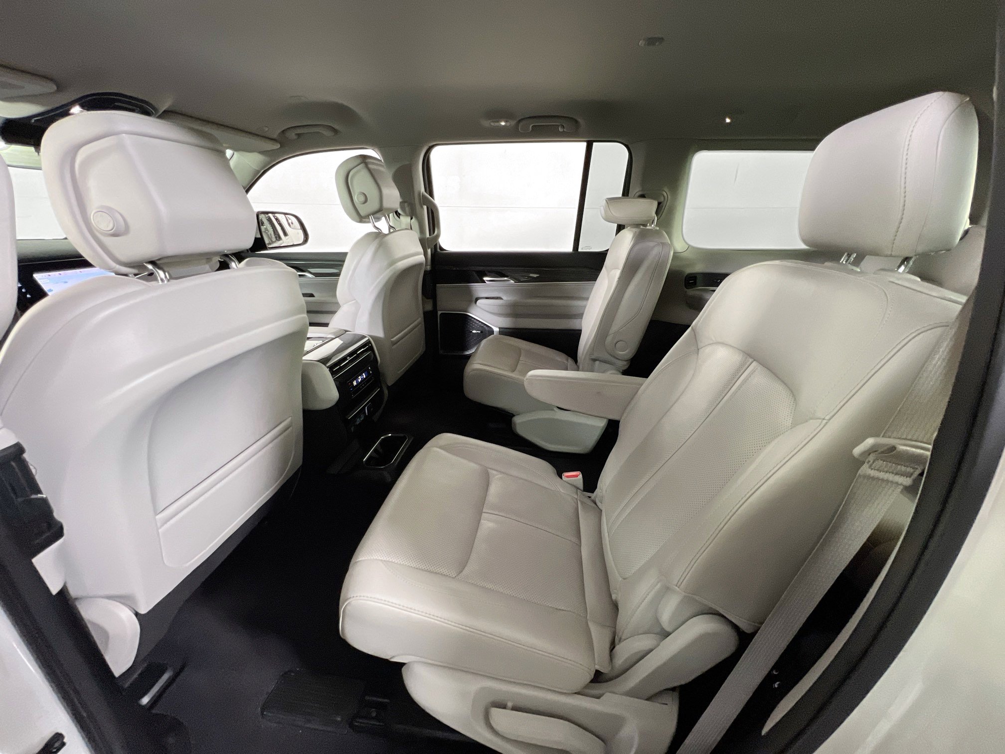 Used 2022 Jeep Wagoneer Series III w/ Flexible Seating Group image 24