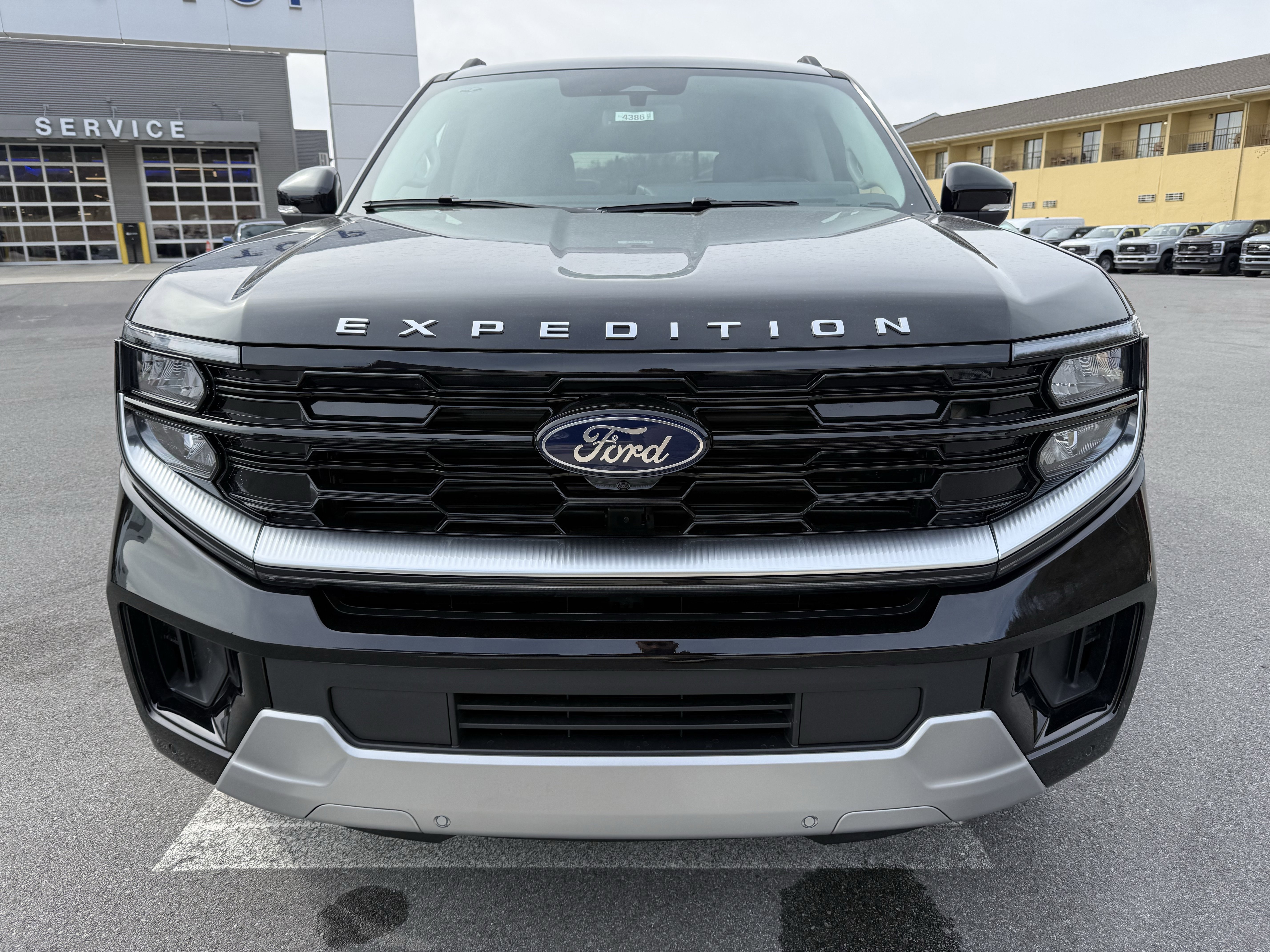 New 2026 Ford Expedition Platinum image 2
