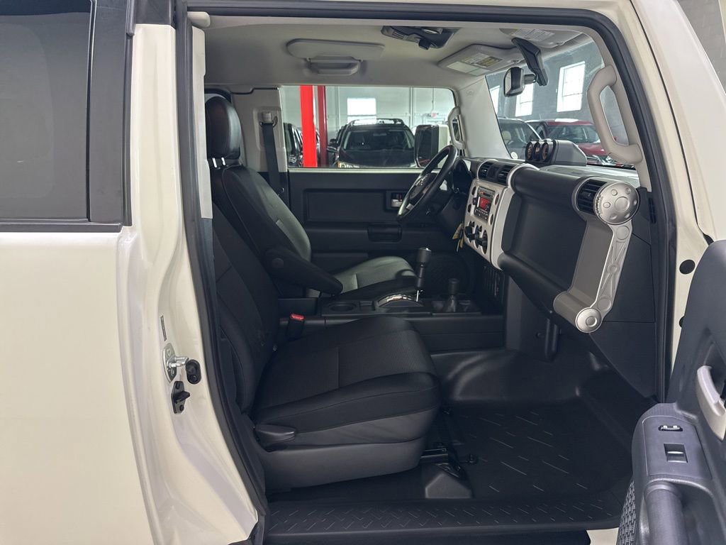 Used 2014 Toyota FJ Cruiser 4WD w/ Convenience Package image 37