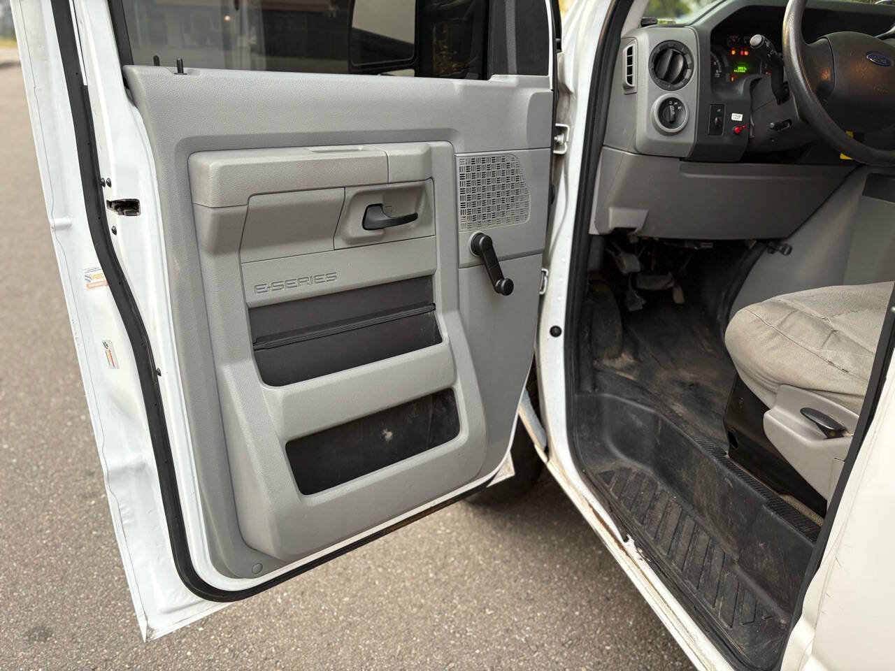 Used 2012 Ford E-150 and Econoline 150 RWD image 17