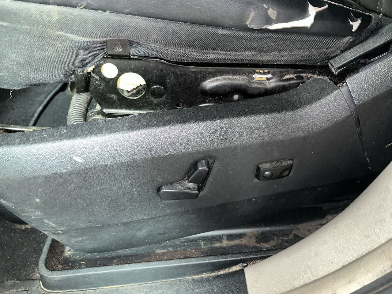 Used 2014 Chrysler Town & Country Touring-L FWD image 14
