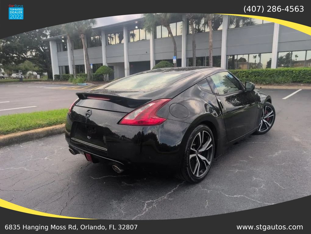 Used 2018 Nissan 370Z Coupe RWD image 4