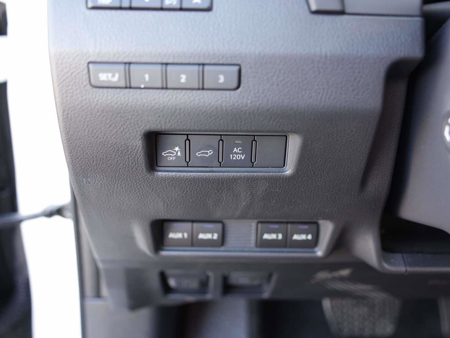 Used 2025 Lexus GX 550 w/ Accessory Package (CT) image 35